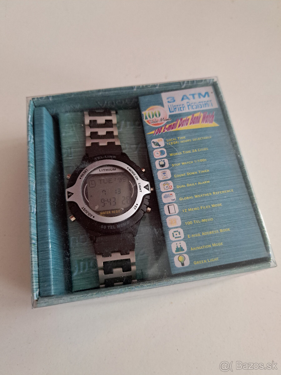 Digitalne hodinky retro v krabičke s novou bateriou.
