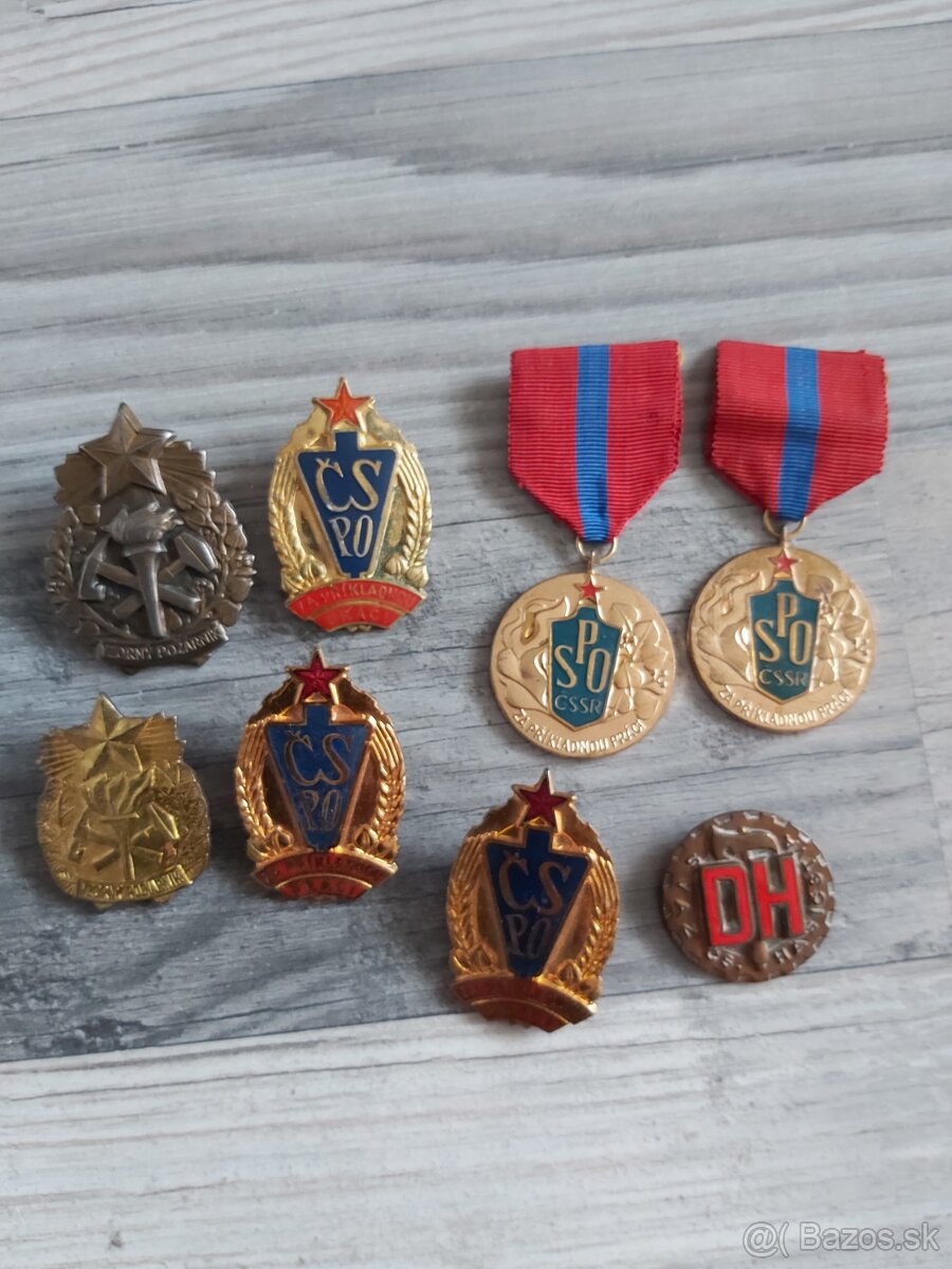 Hasičské odznaky a medaile
