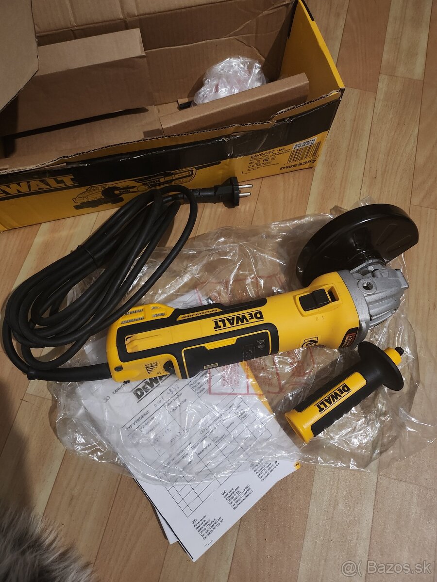 Uhlová karbobrúska 125mm DeWalt DWE 4357