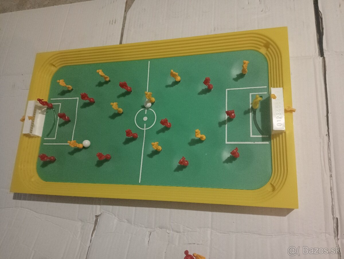 RETRO SPOLOCENSKA HRA FOTBAL