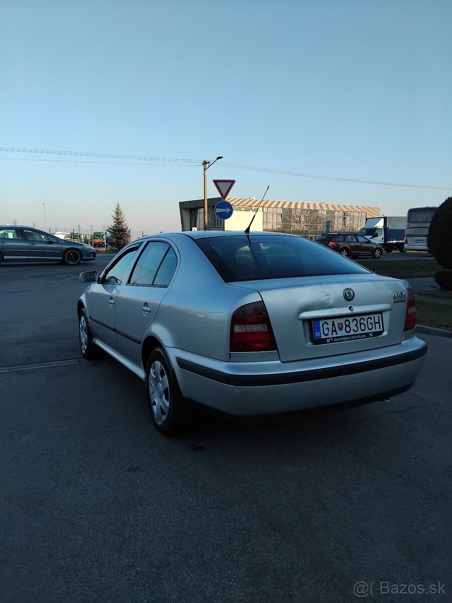 Predam škoda oktavia 1.6 benzin