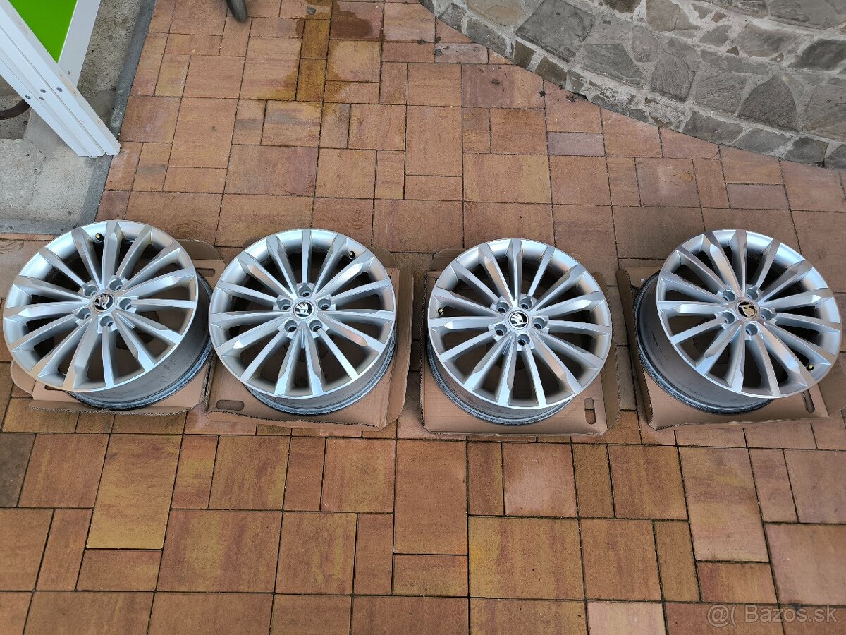 Trinity 5x112 R18 disky Škoda