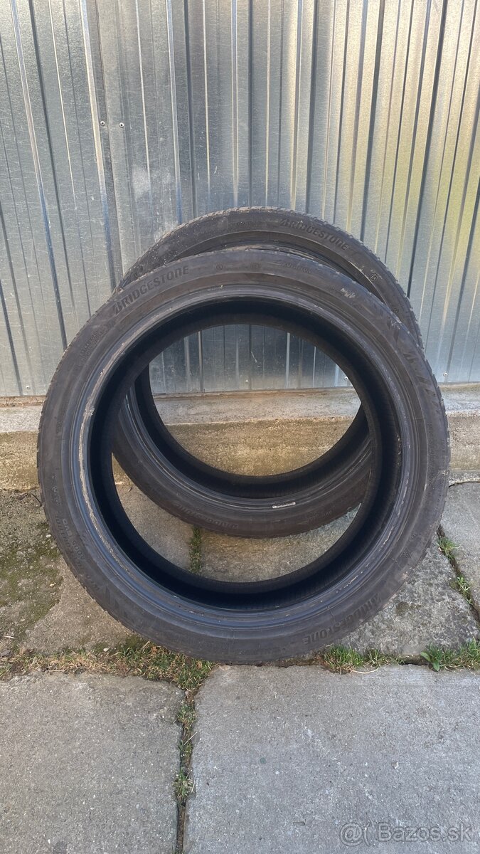 225/40 R18 92Y