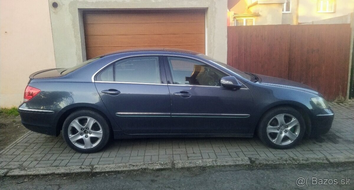 Honda Legend KB1 3.5 V6 VTEC SH-AWD - dva vozy