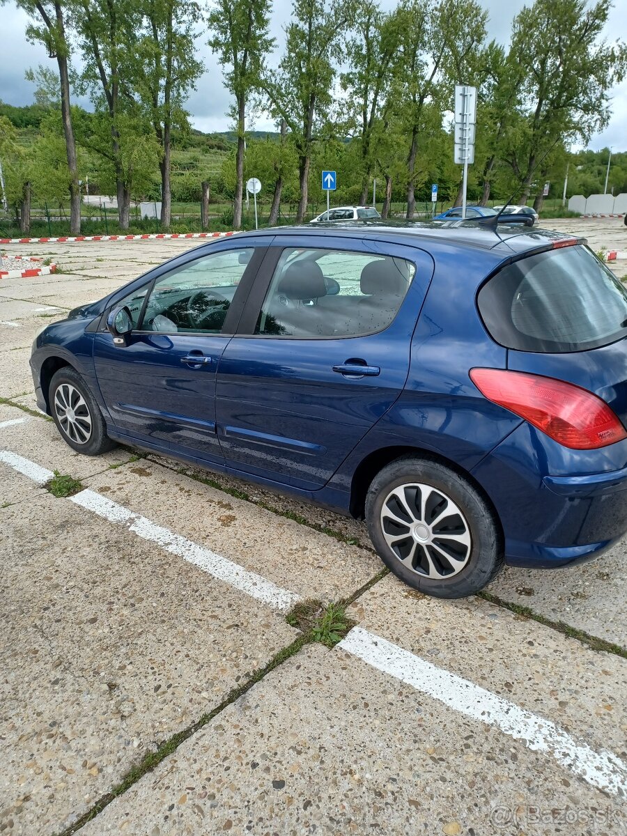 Peugeot 308 1.6 E 150 K _ modrá metalíza