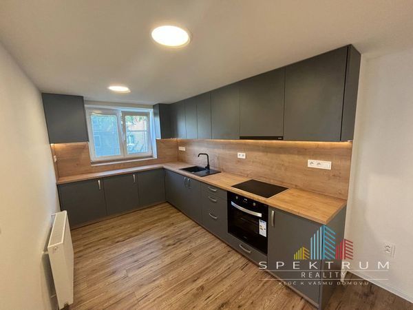 SPEKTRUM REALITY- Na PREDAJ 2 -izbový byt, 63 m2, Handlová, 