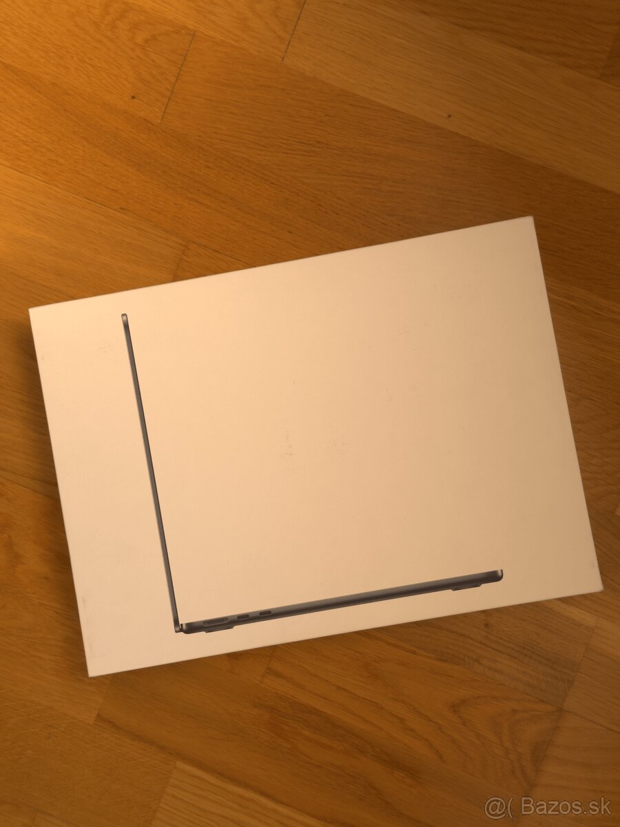 MacBook Air M3 16 GB RAM, 10-jadrový grafika CTO