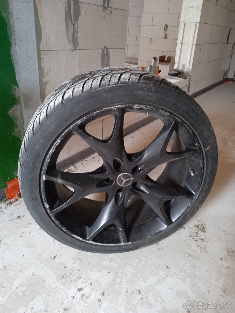 R22 265/40 R22 AEZ 5x112