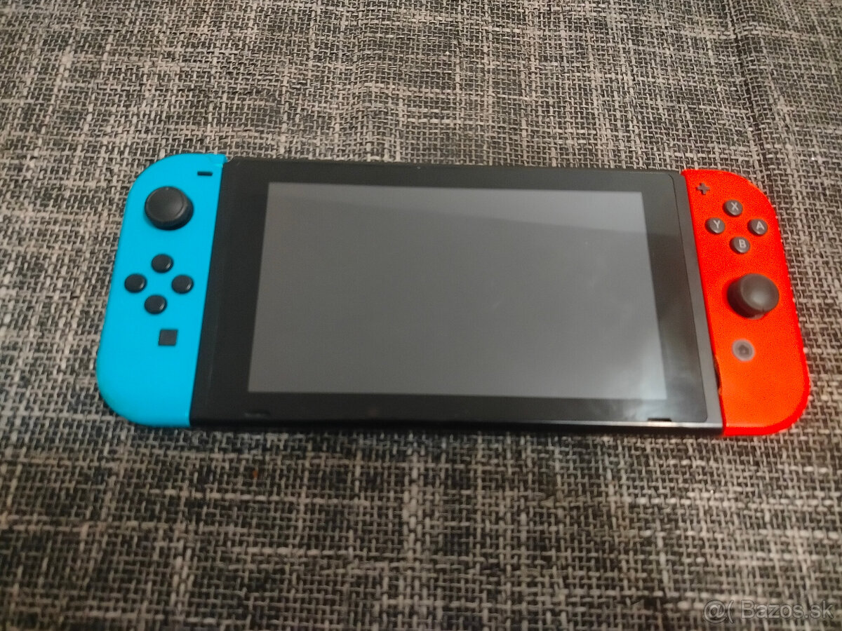 Nintendo Switch + Nintendo Switch Hry + Monitor + Volant