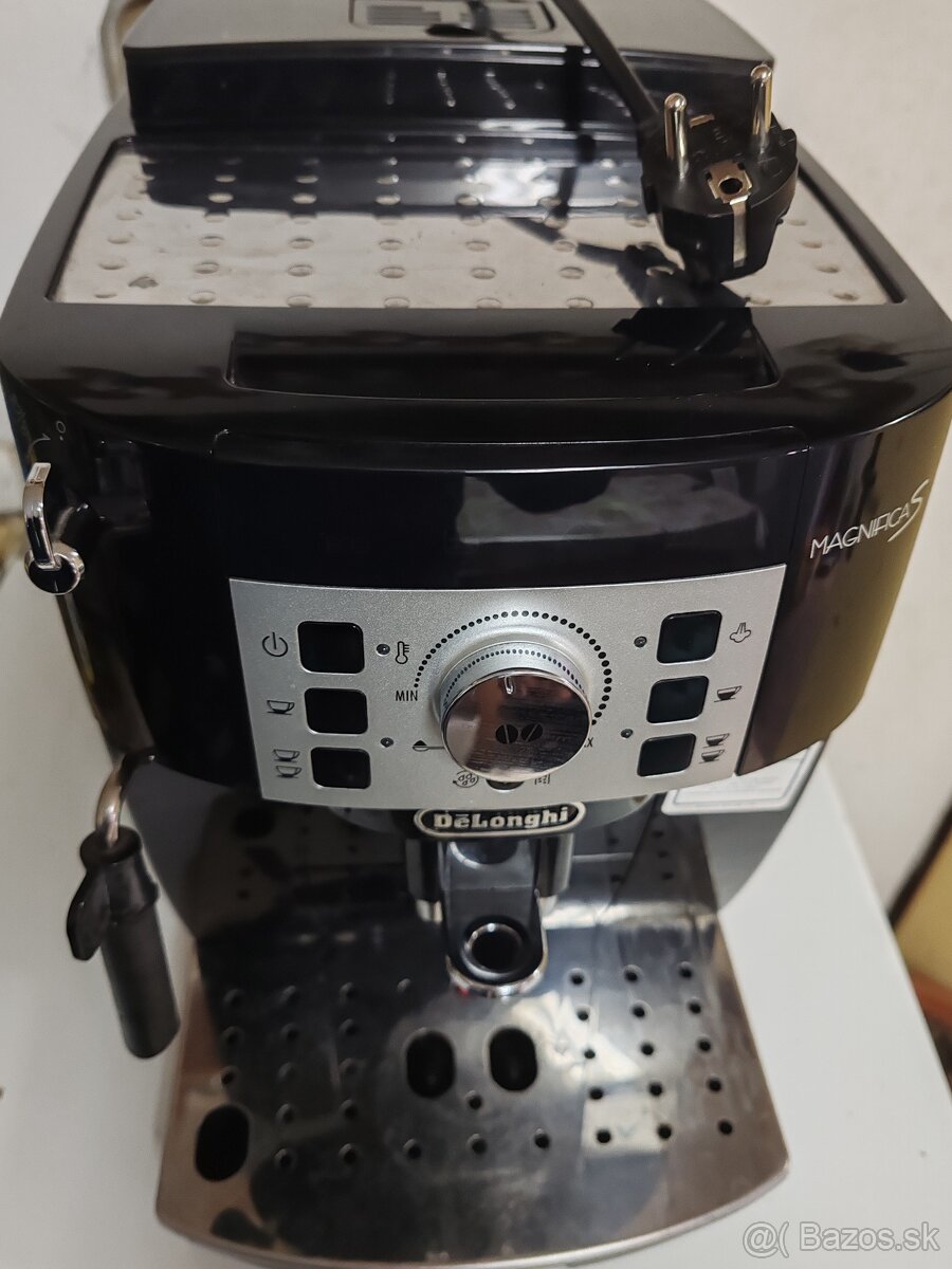 kávovar delonghi magnifica s