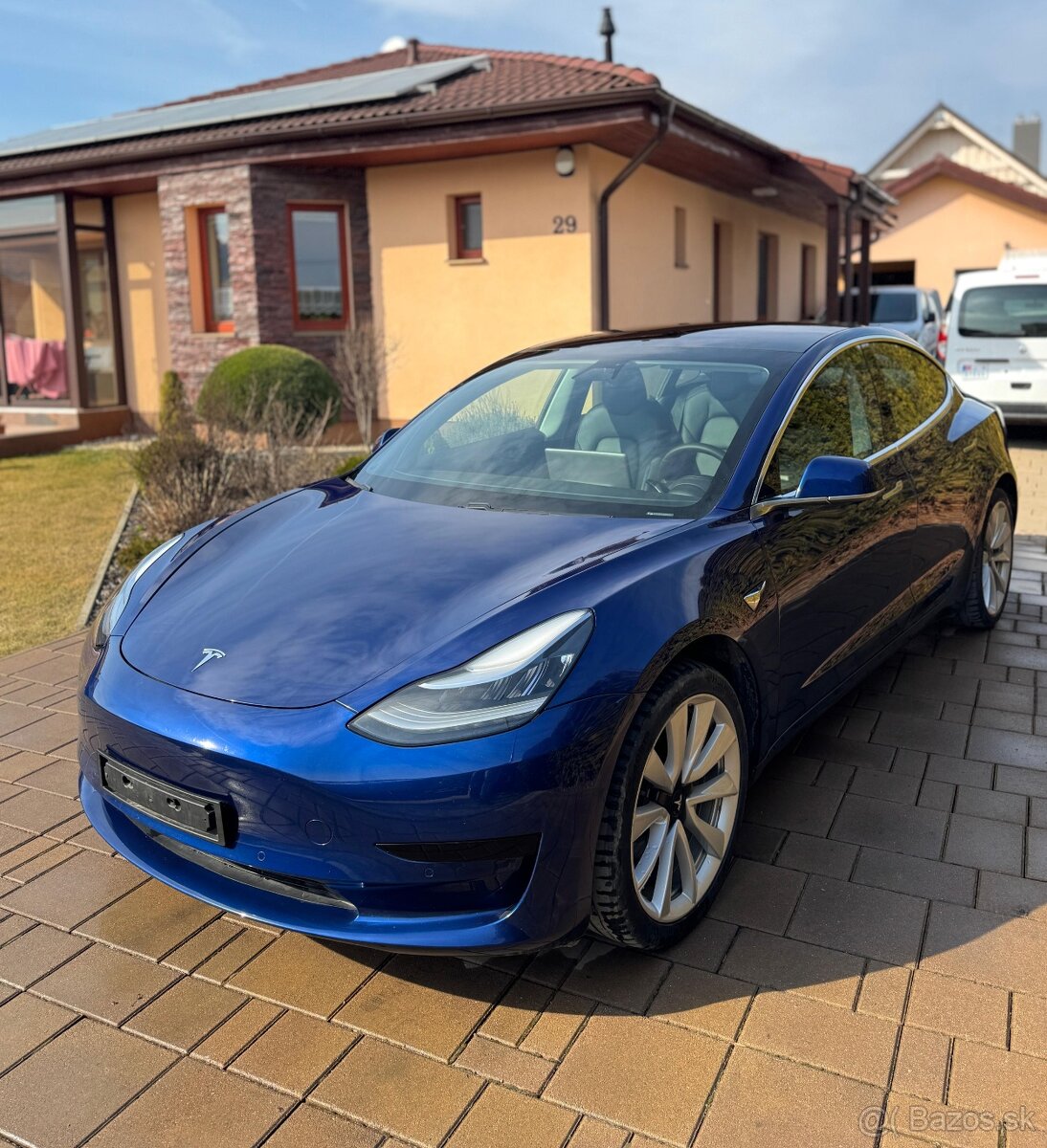 Tesla Model 3 SR plus