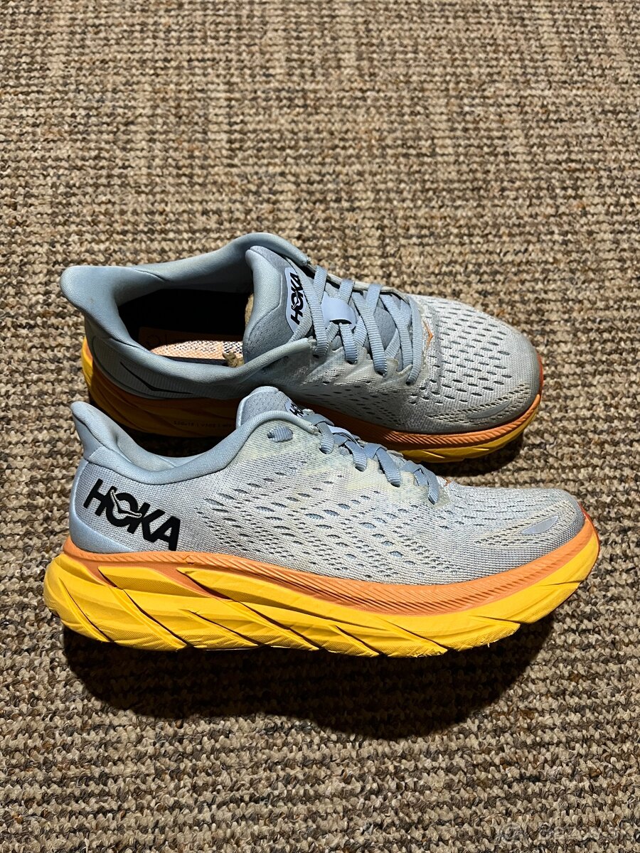 Hoka Clifton 8, velikost 38.