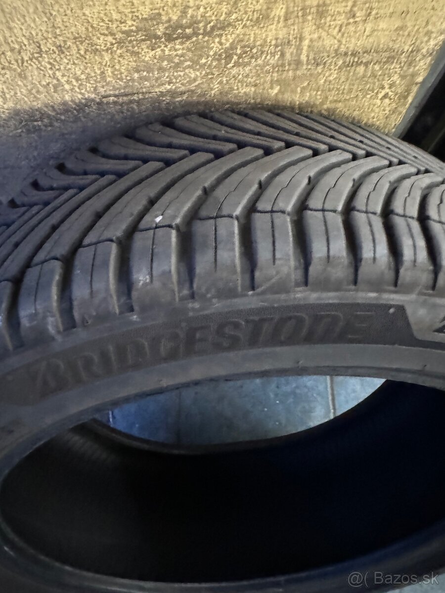 245/45 R19 Bridgeston nové