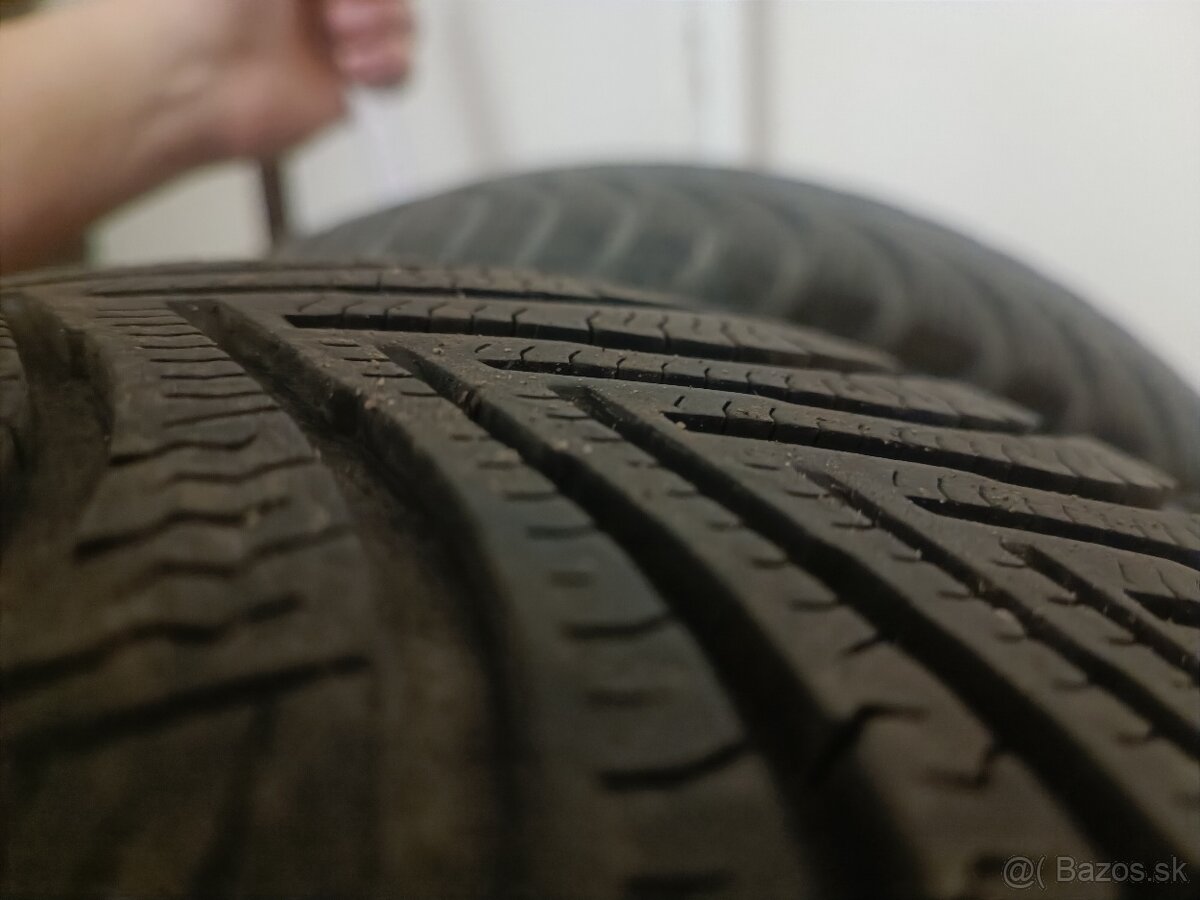 Predám 2 ks zimných pneumatík Michelin 205/55 R16