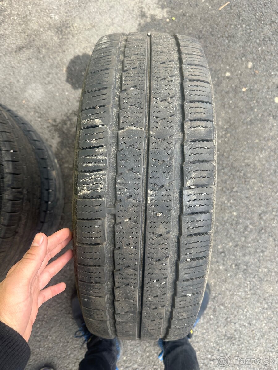 215/70r15c