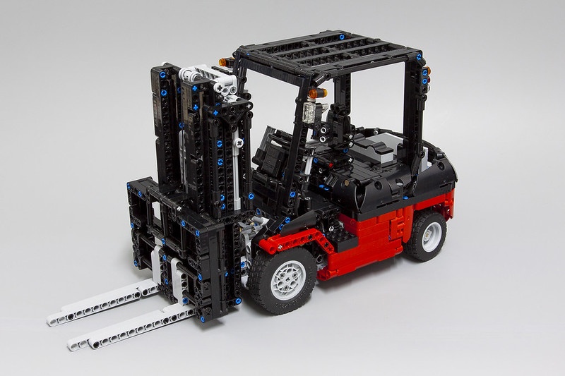 lego technic vysokozdvyžný vozík