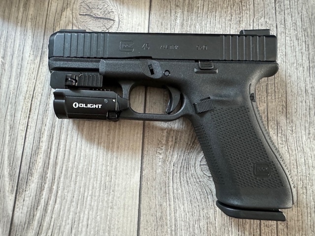 Glock 45 9mm + Truglo TFX pro + Olight Baldr mini zeleny