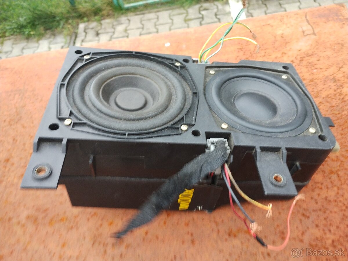 Predám Subwoofer Volvo s40