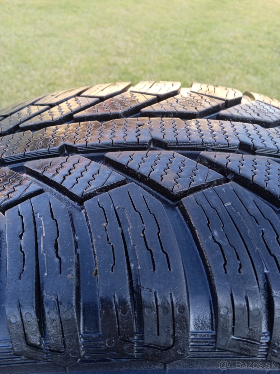 215/60 r16 zimné pneu.6 mm