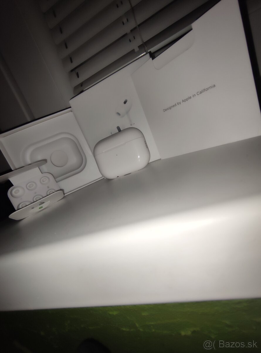 AirPods Pro 2 s nabíjacim púzdrom