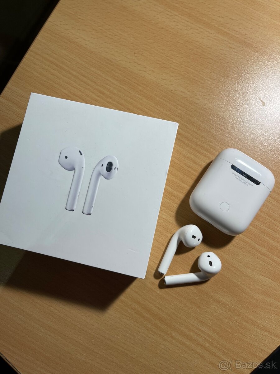 AirPods slúchadla