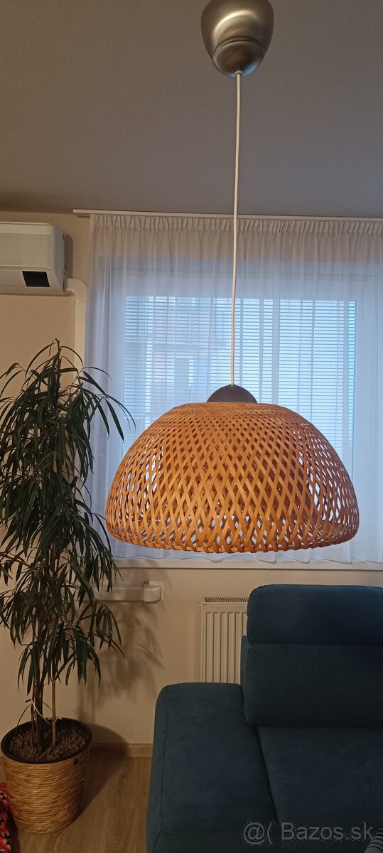 Závesná bambusová lampa