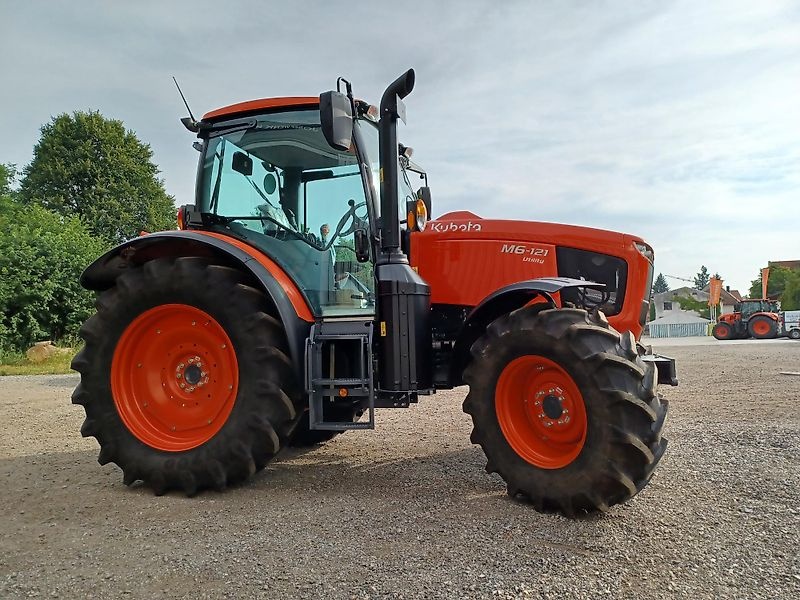 Traktor Kubota M6121 - 24x24 powershift 5 ročná záruka