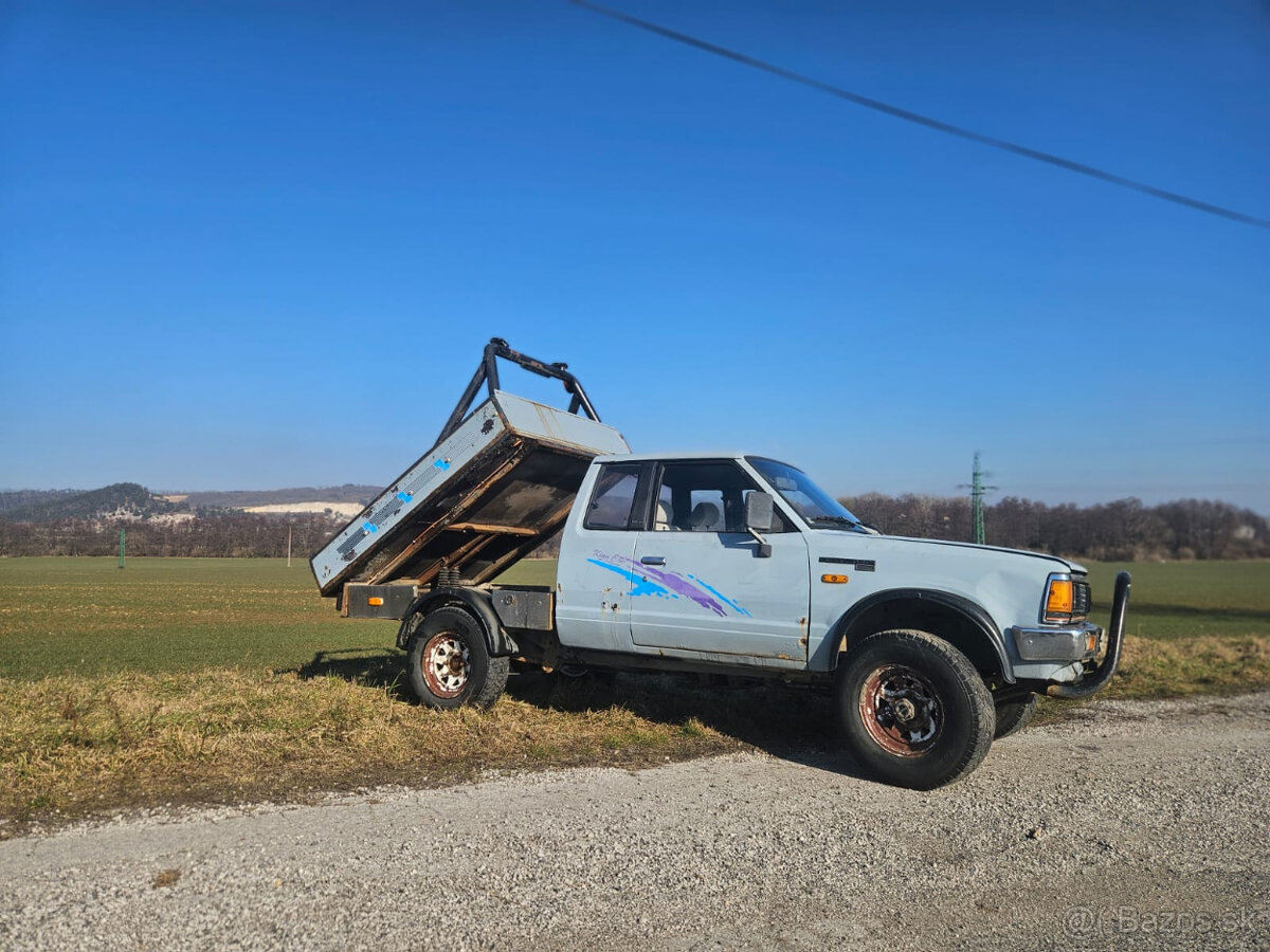 Nissan Datsun pick-up 1984  4x4 sklapač