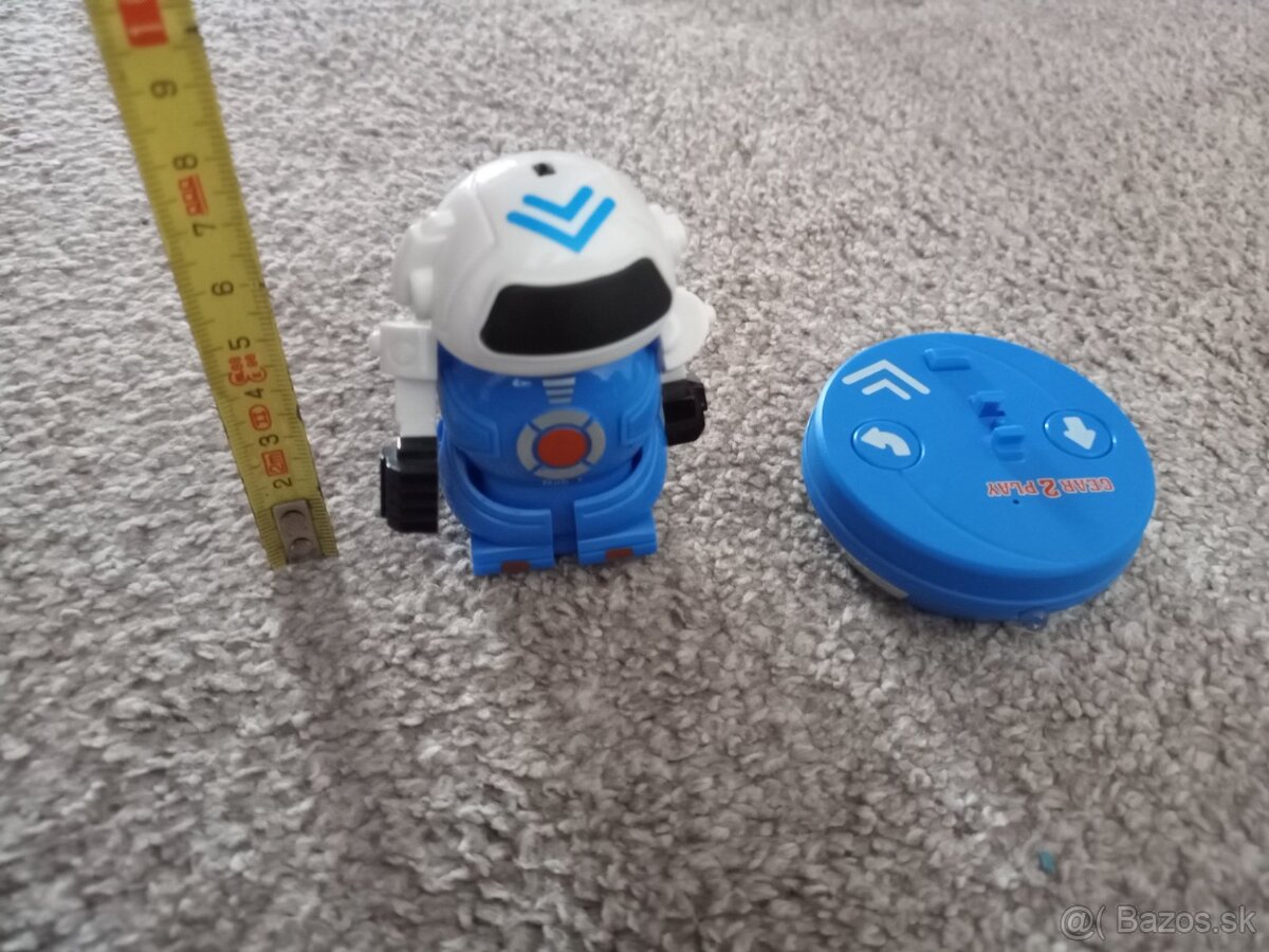 Hracka - mini robot na ovladanie