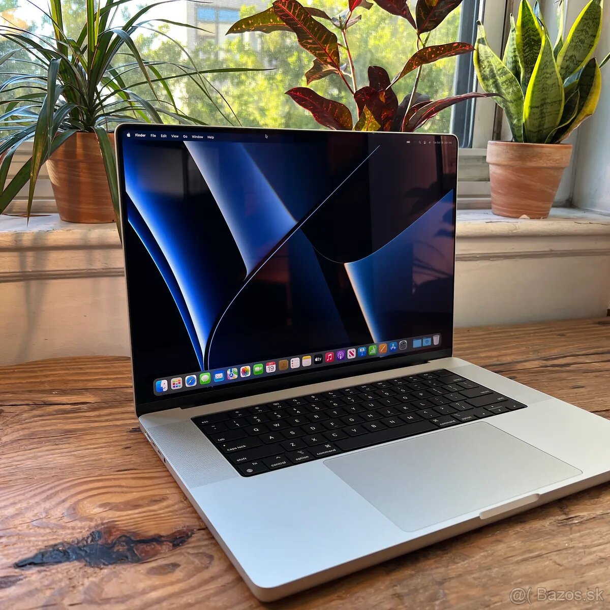 P: macbook pro M1 pro 1TB 16GB