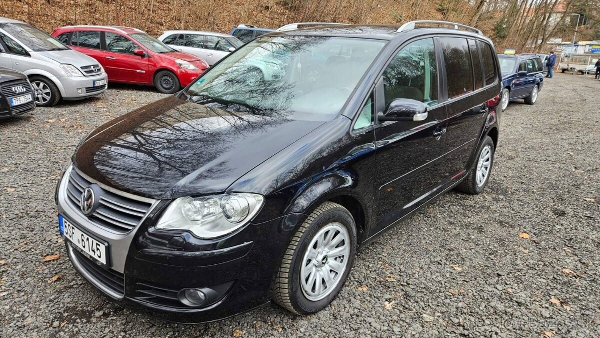 VW Touran Highline RLINE 2.0 TDI xenony klima tažné tempomat