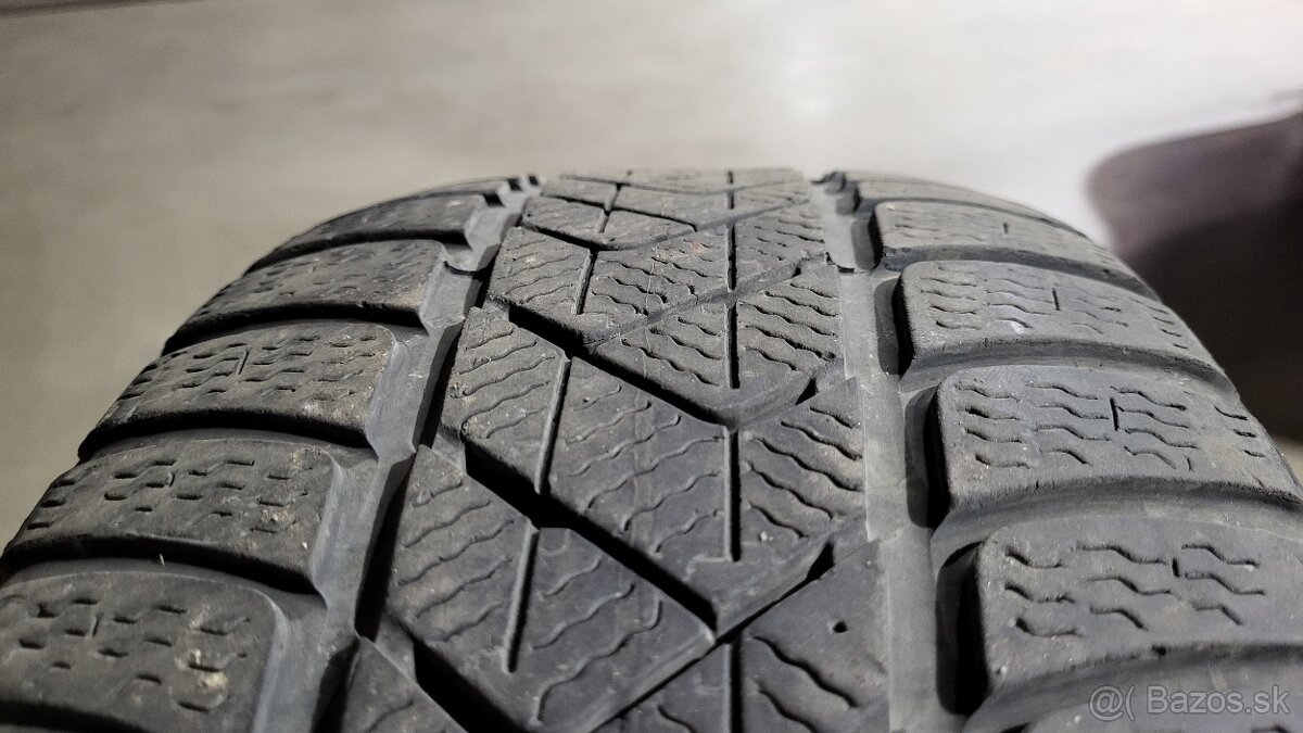 225/45R17 zimne Pirelli