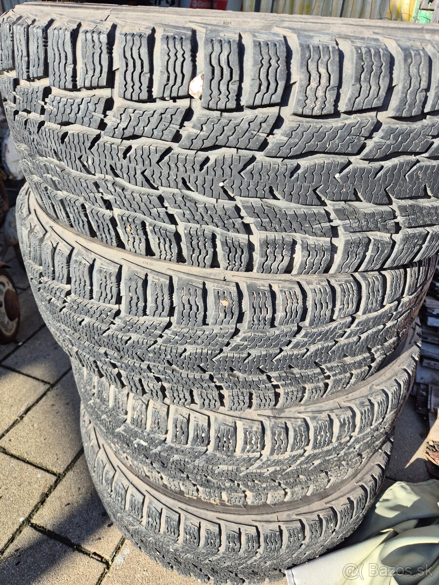 Zimné pneumatiky nokian 215/60R17C 109/107T