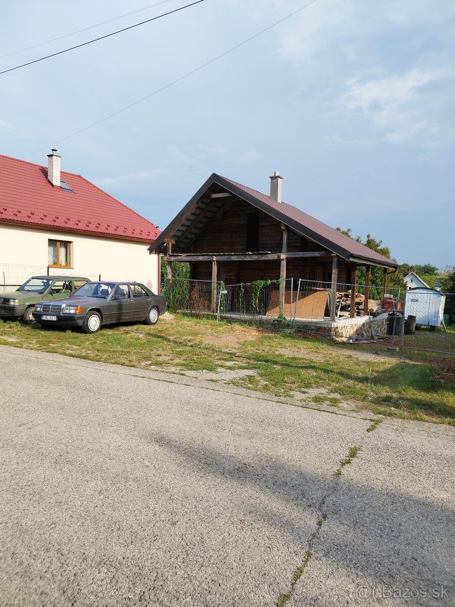 Stavebný pozemok Rakovec n/O 876m2 + rozostavaná stavba