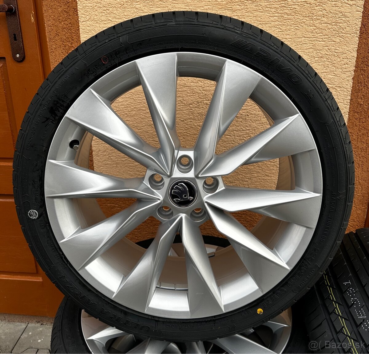 5x112 R19 8J ET45 Passat / Superb + 235/40 R19 96W XL (2024)