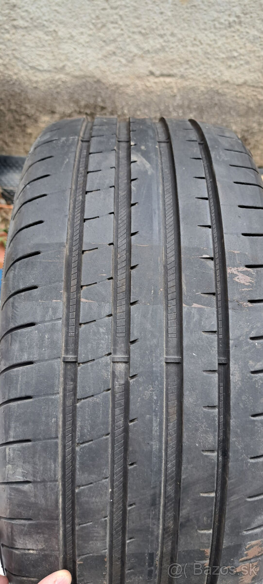 1x Goodyear 225/35R19