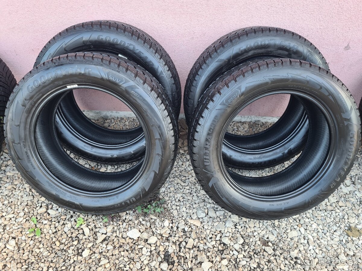 235/60 R18 Goodyear Ultra Grip zimné.