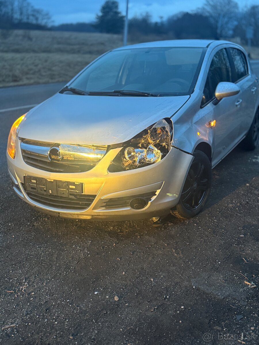 Opel Corsa 1.2 16V 63kw 2010 Plná Výbava