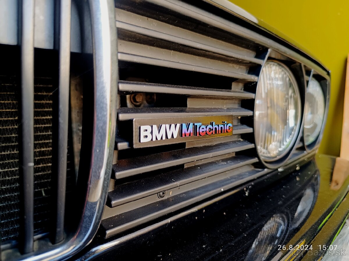 BMW E30 znak přední mřížky M-technic