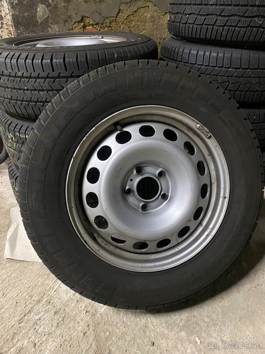 Predam pneumatiky 215/65 r16c a disky 5x108