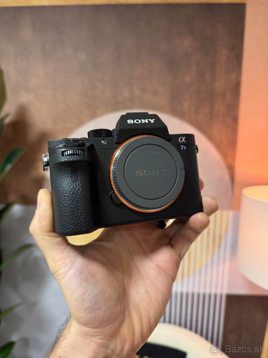 Predám Sony A7S II + 2 objektívy, battery grip v top stave