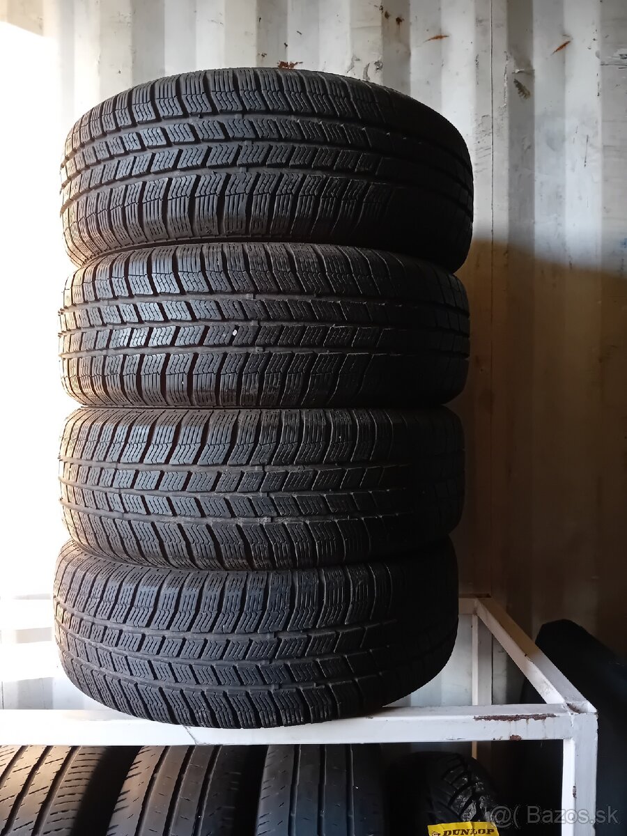 215/65R16 Zimné pneumatiky Barum Polaris