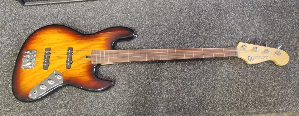 Fretless ELWOOD bezpražcova basa hand made jazz bass