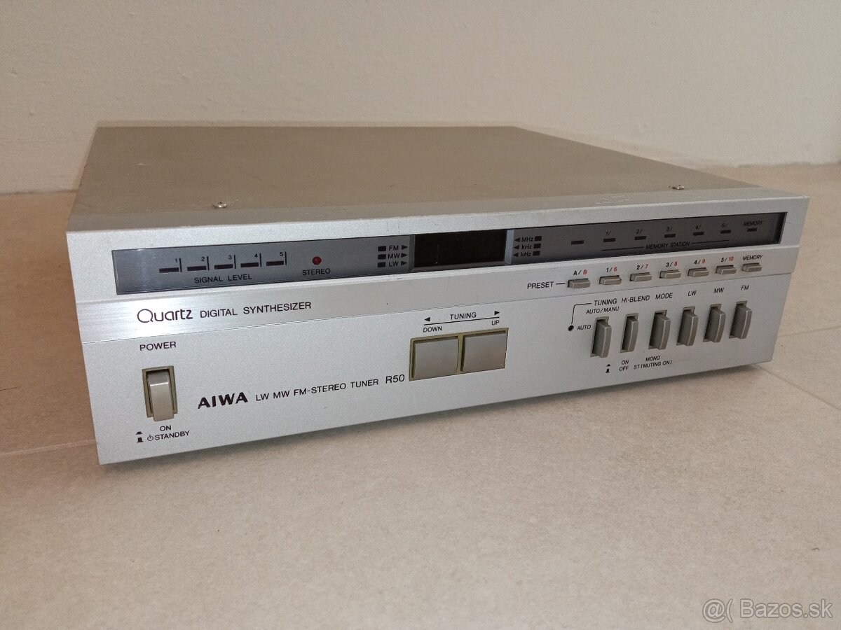 MINIATURNÍ TUNER AIWA R-50 QUARTZ SYNTHESIZER RARITA