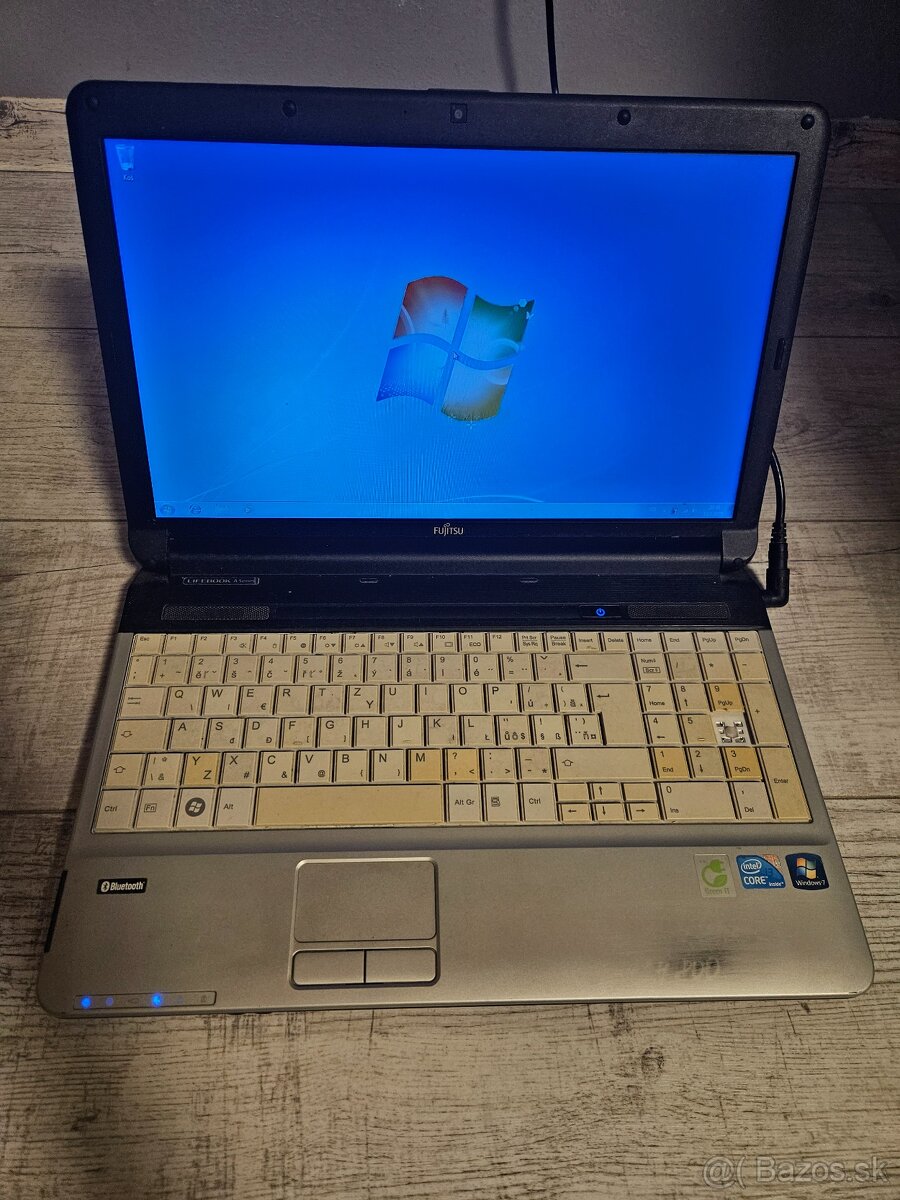 Fujitsu A530 4GB RAM, INTEL i3, 320GB HDD, WIN7