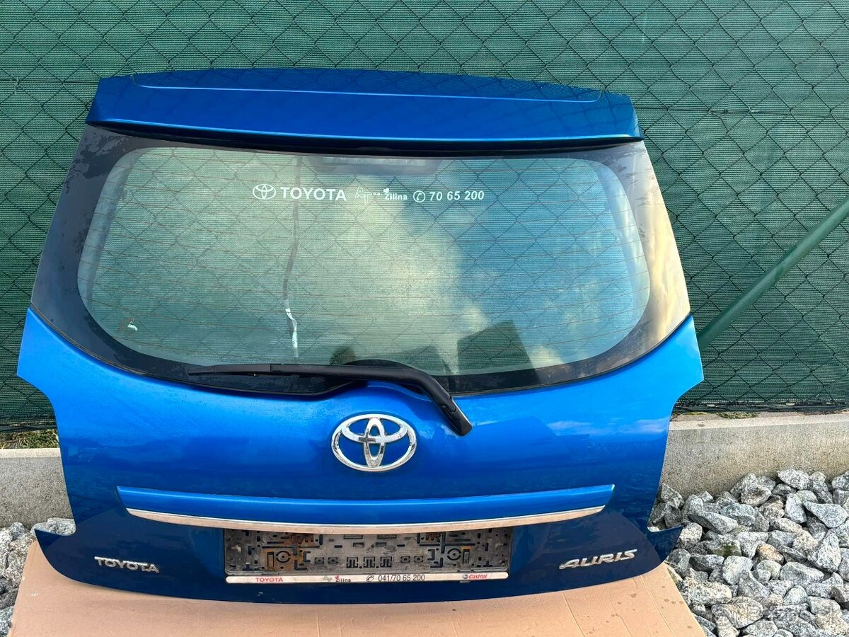 Toyota Auris E150 kufrove dvere