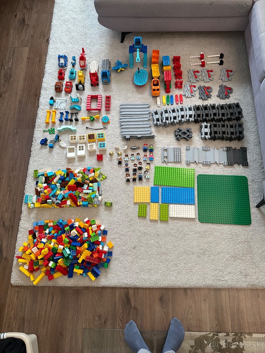 Lego Duplo-12 m žel.trate s el. vlakom+vela kociek/vozidiel