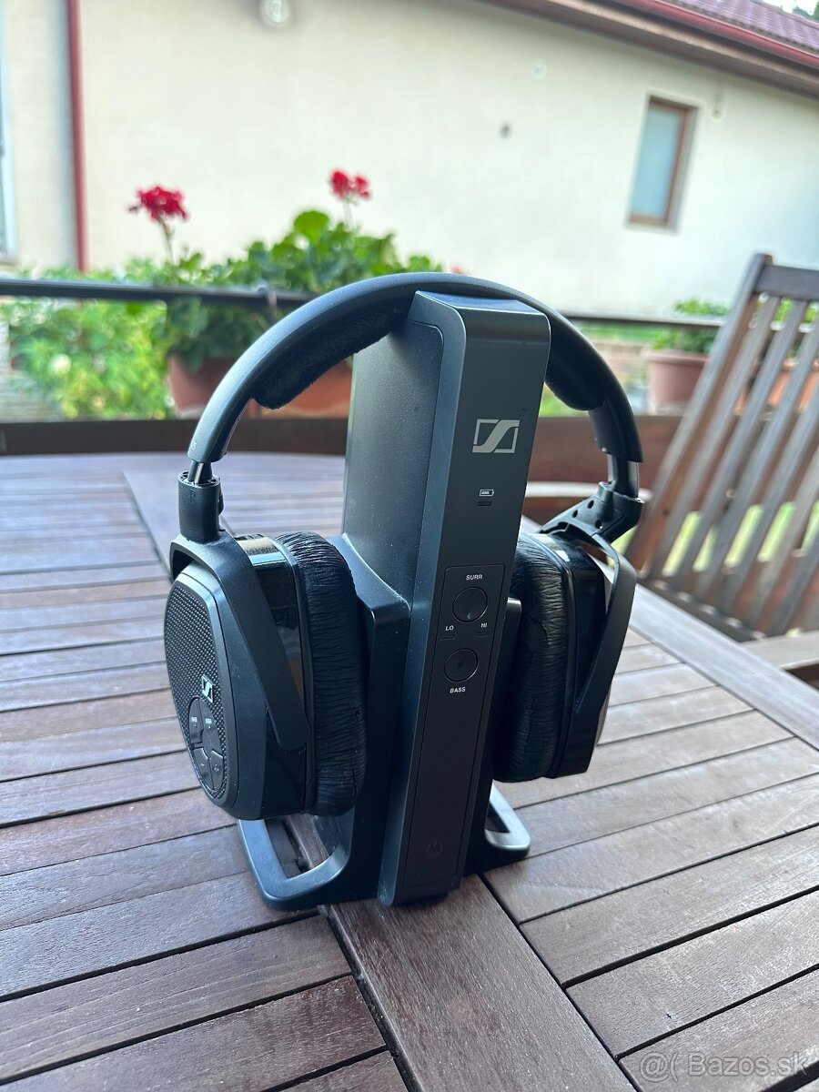 Bezdrôtové slúchadlá Sennheiser HDR 175 s nabíjacou stanicou