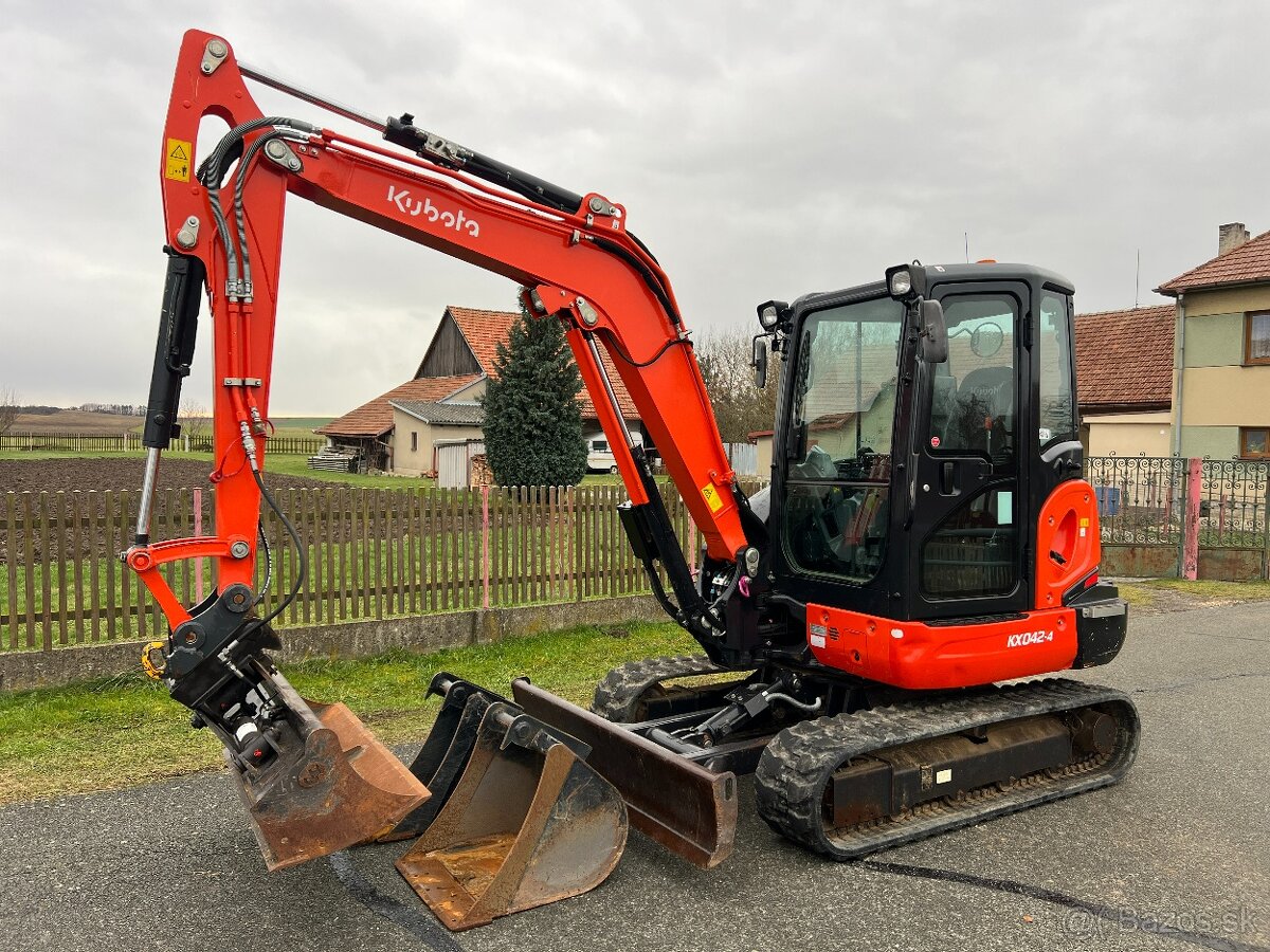 Bagr Kubota KX042-4 hyd.svahovka+2 podkopy,2400mth, 4,2t