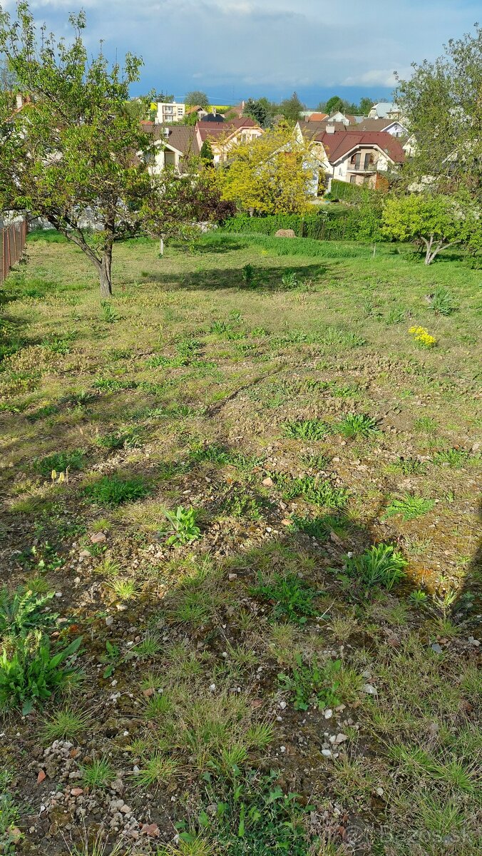 Špačince - Krásny veľký 2160 m2 pozemok na výstavbu 3 RD